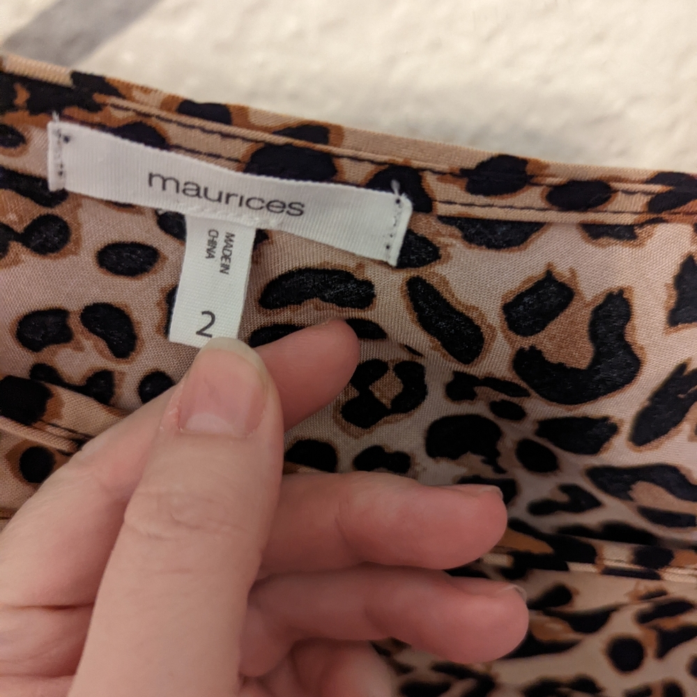 Buttoned leopard blouse - Picture 3 of 6